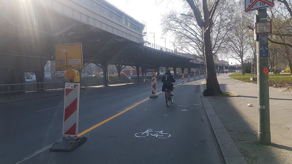 Ein Pop-up-Radweg in Berlin.