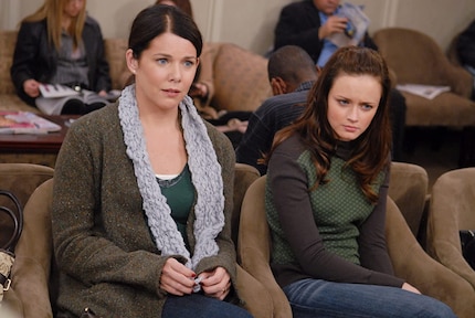 Lorelai (links) und Rory (rechts) sind anfangs unzertrennlich.