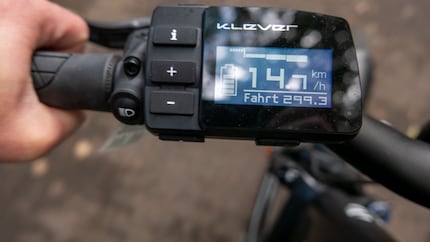 The little bar at the top left indicates that energy is being recovered.
