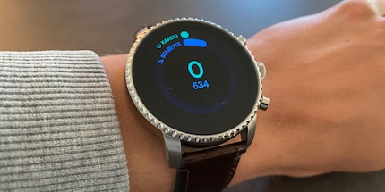 Smart watches: steps and calories lead to health goals.