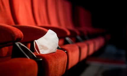 Obligatory in Pathé cinemas: masks to protect employees and spectators from each other.
