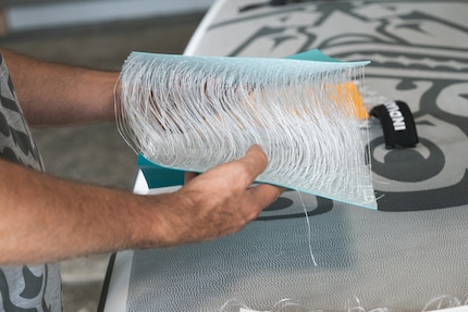 The so-called « knitted fabric» may look almost identical to the untrained eye, but it is actually heavier and more expensive.