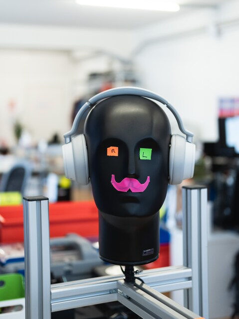 Der Noise-Kanzler mit Microsoft-Kopfhörern