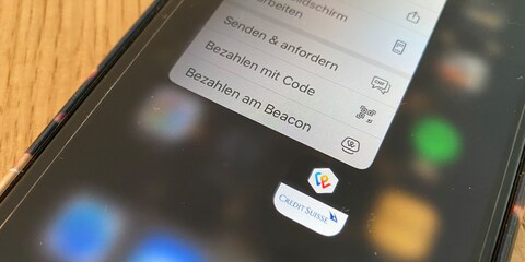 Wenn du auch deine Finanzen auf dem Handy hast, ist eine Cyber-Versicherung empfehlenswert.
