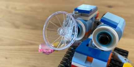 Funnily enough, I even built a little magnifying glass for My first robot.