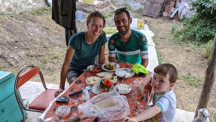 Barely gone, already guests: Lous and Julen at a family near Bozüyük.