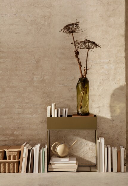 Bücher können dabei helfen, Raumzonen zu definieren. Bild: Ferm Living