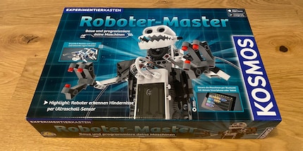 The box looks nice, even if half of it is empty.
