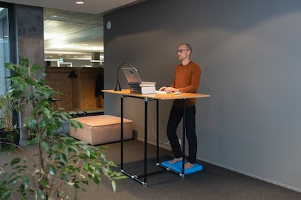 Für mich DAS Killer-Feature: Mit dem PowerCube habe ich zusätzlich ein Stehpult.