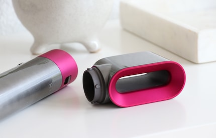 Einer von vielen: der magnetische Föhnaufsatz für den Dyson Airwrap.