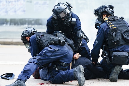 Never happened, according to China: police violence in Chater Garden, Hong Kong, on 19 January 2020.