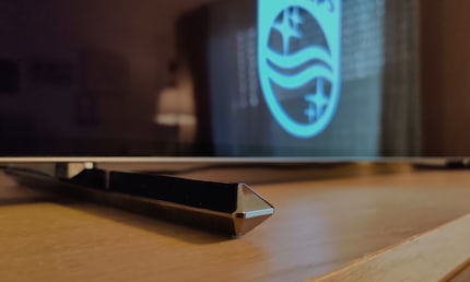 The Philips OLED805 has two «goose bumps».