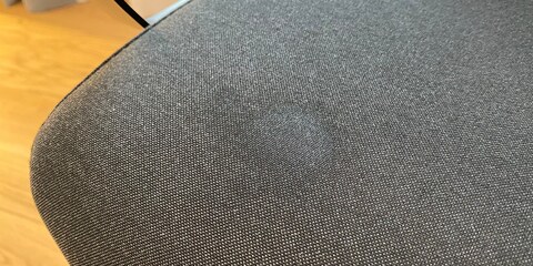 Egal, wie viel Schmutz sich angesammelt hat – eine Reinigung tut deinem Bürostuhl immer gut.