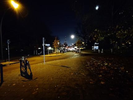 Wide-angle camera of the OnePlus Nord at night