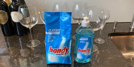 Choosing the right dishwasher detergent and rinse gloss is important.
