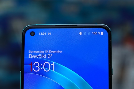 The front-facing camera blends into the notification bar.