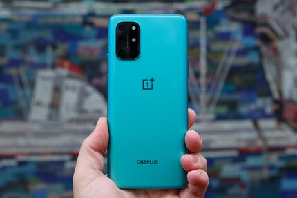 The battery is divided into two parts in the OnePlus 8T, but remains hidden from the outside.