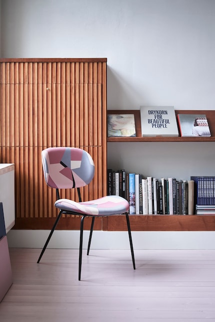 Stimuliert die Sinne: eine Print-Bibliothek mit alten Zeitschriften und Büchern. Bild: HK Living
