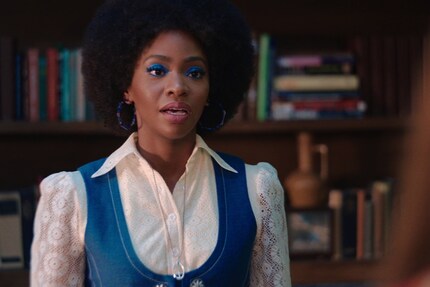 Géraldine's necklace – and, again, the sword logo from the first two episodes.