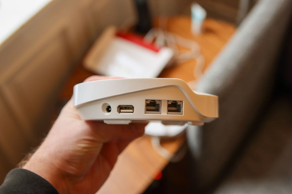 Zwei LAN- und ein USB-Anschluss sind vorhanden, aber werden nur selten benötigt.