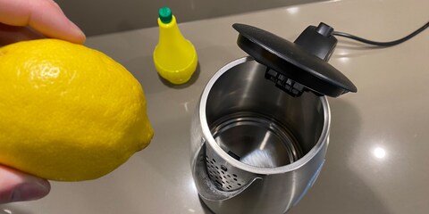 Die Kraft der Zitronensäure macht fast jeder Kalkablagerung den Garaus.