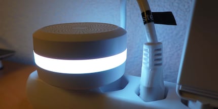 The hub only needs a power outlet and no cables. Image source: lebesmart.ch