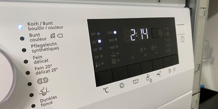 Wie lange die Reinigung des Matratzenschutzes dauert, bestimmt deine Waschmaschine.
