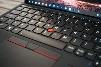 Der Trackpoint ist eine gute Alternative zum Trackpad.
