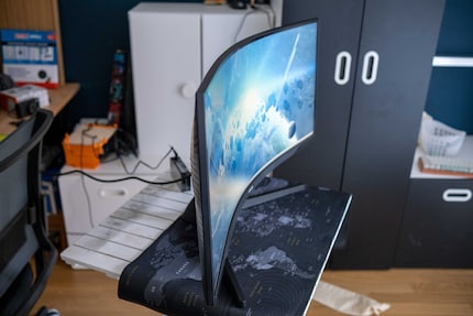 All around you, the G5 series. The 1000R curvature seems extreme.