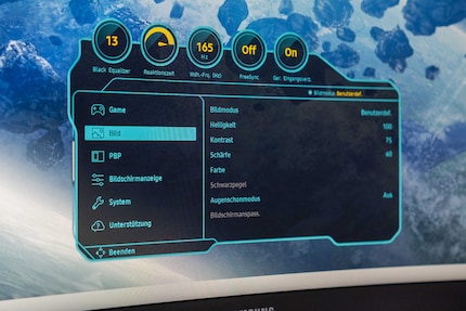 The OSD has a futuristic feel.