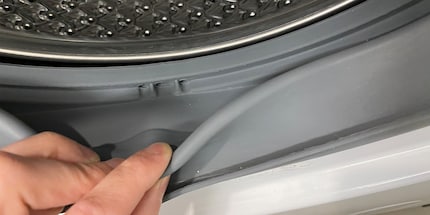 In der Gummidichtung sammeln sich Wasser, Fussel und andere Kleinteile.