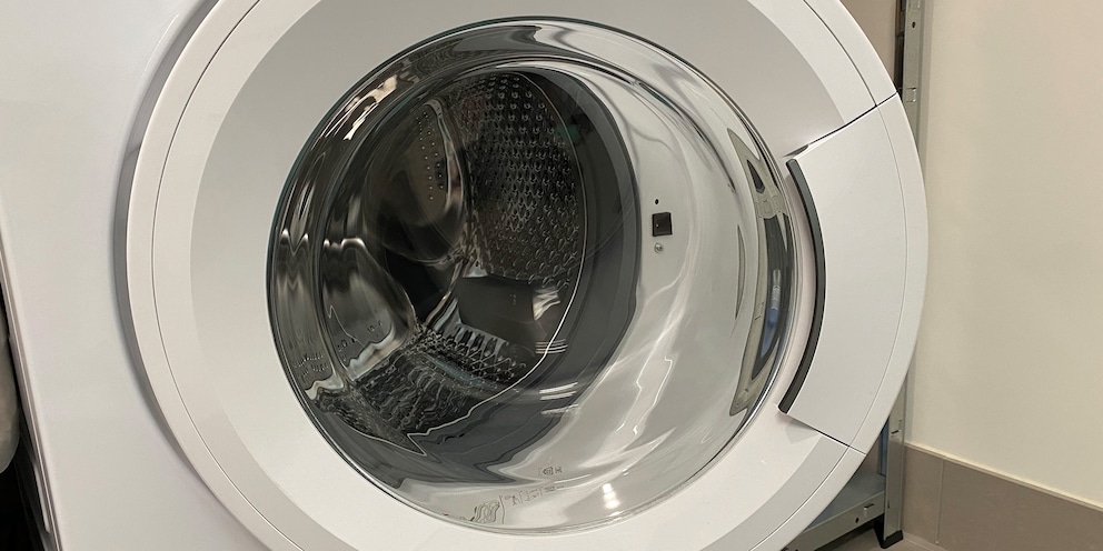 Wirf bei der Reinigung auch einen Blick auf die Waschmaschinentüre.