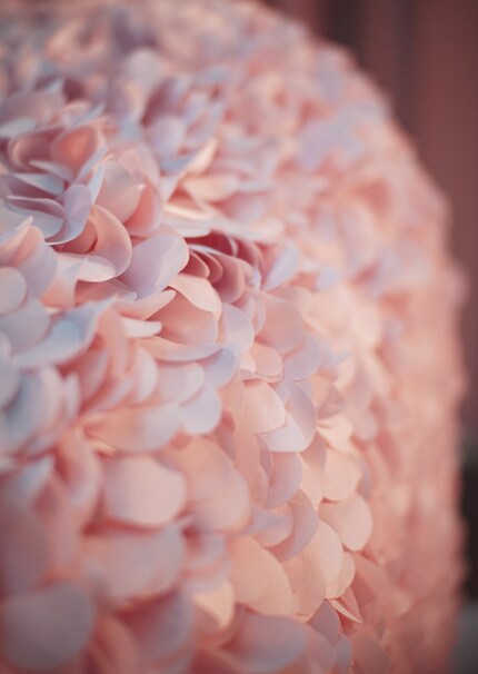 Der perfekte Ort, um sich auszuruhen: Zahlreiche Pompons vereint in einem Sessel. Bild: Moooi. Bild: Moooi