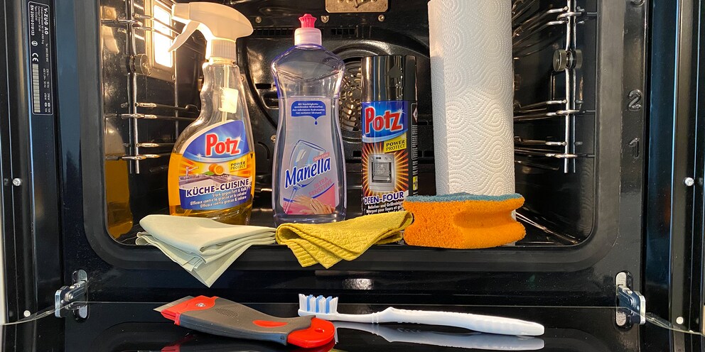 Mit diesen Hilfsmitteln kriegst du den Schmutz aus deinem Backofen.