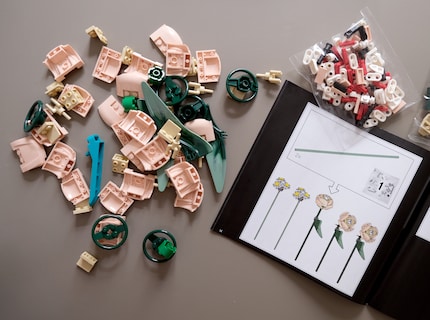 Rose without thorns: only by LEGO.