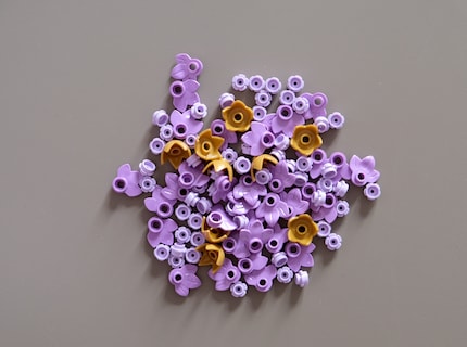 These pieces could also be from a Polly Pocket set.