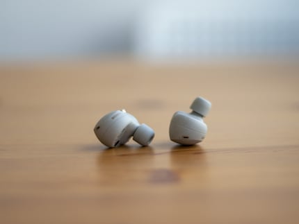Die WF-1000XM4 in ihrer vollen Pracht.