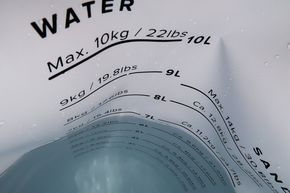 Workout mit sieben Kilo Wasser.