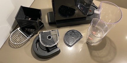 You should wash all removable parts either in the dishwasher or – if that isn’t possible according to the manufacturer – by hand.