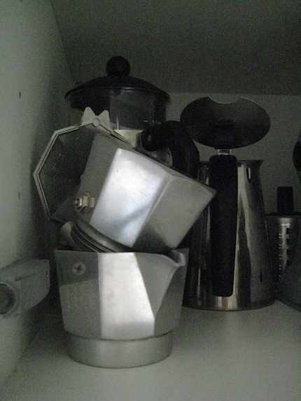 Alte Kompaktkameras wie hier die Canon Ixus 70 von 2007 rauschen schon bei 1600 ISO fürchterlich.