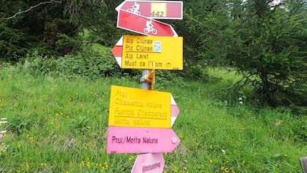 Many roads lead to e-bike heaven: 30 kilometres, 1,200 metres of elevation gain and 3 hours of riding through the Engadine mountains.