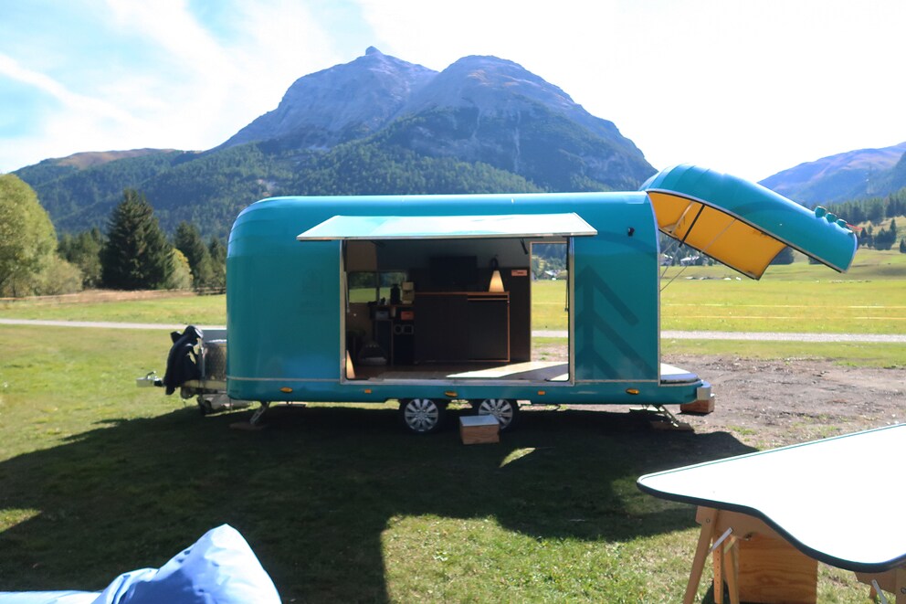 100 Prozent customized: So gibt's den Office Caravan kein zweites Mal.