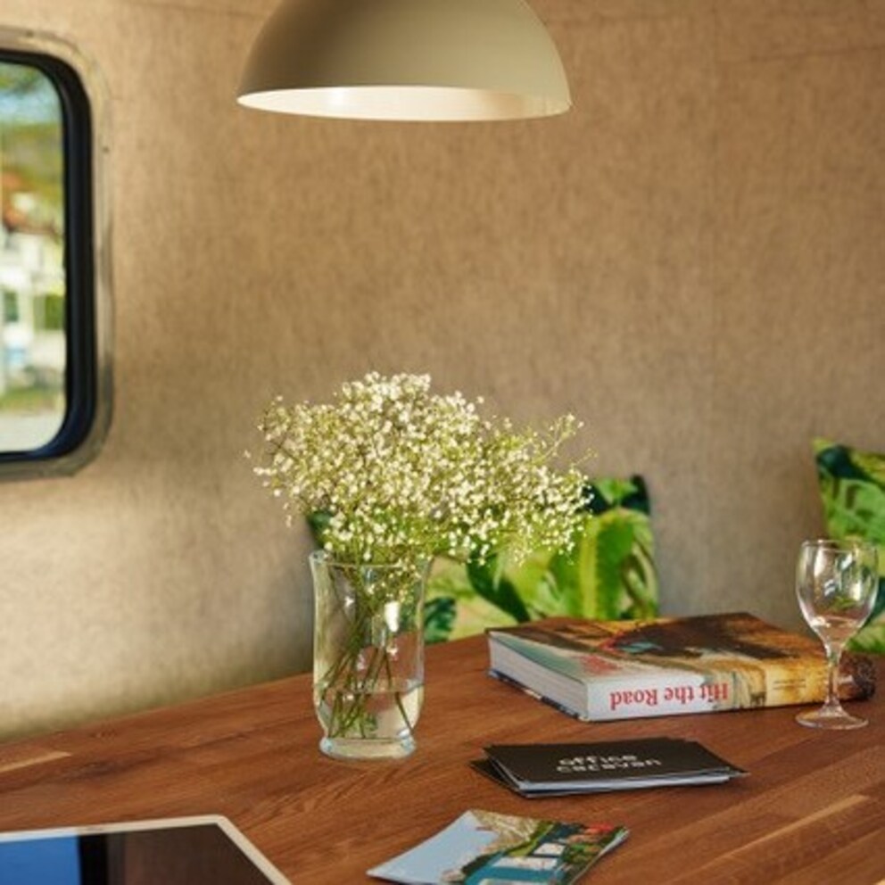 Ein Schreibtisch kann auch so aussehen. Bild: Office Caravan