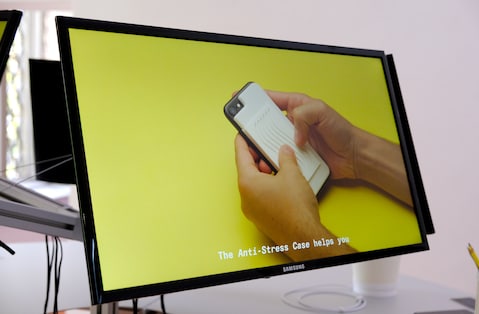 Wie ein Anti-Stressball dient dir ein Case zur Beruhigung bei Stress im Umgang mit dem Mobiltelefon.