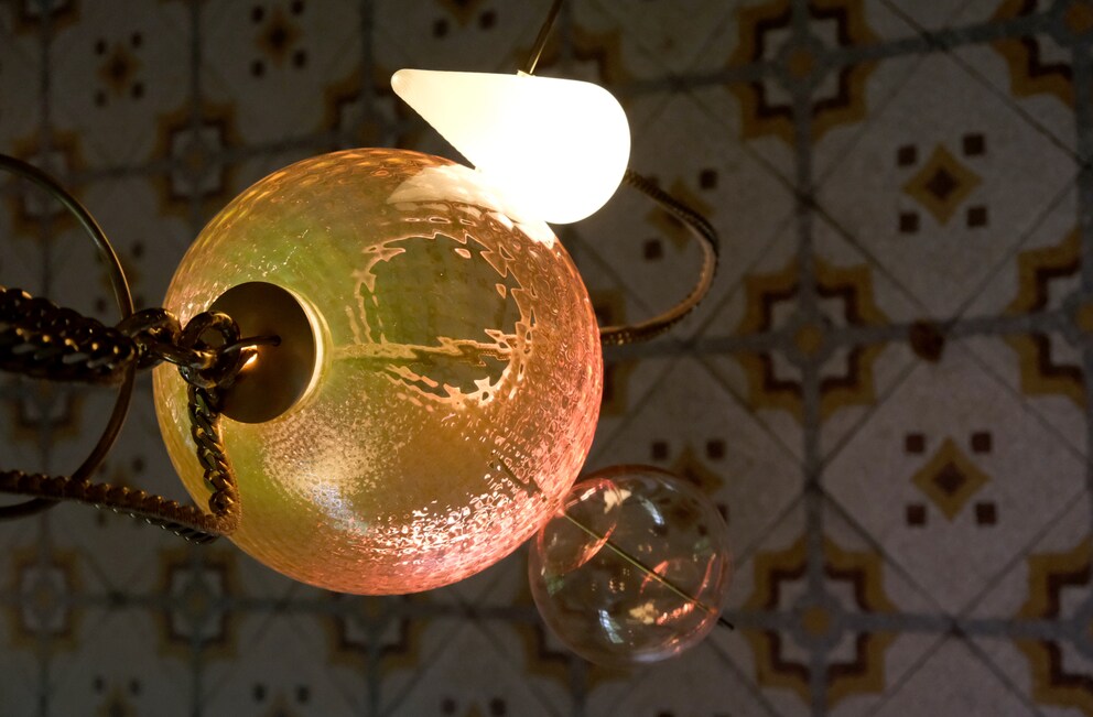 Schmuck für Lampen: Mehrere Ketten zieren die Designobjekte von Lindsey Adelman.