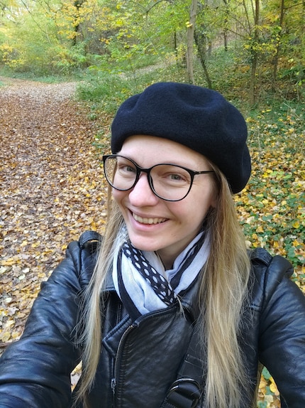 Bei Tageslicht werden Selfies ganz gut, doch auch hier stimmen die Farben nicht so ganz mit der Realität überein, alles ist ein bisschen zu gelb.