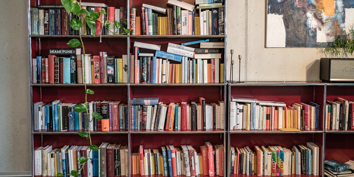 Das uneingeschränkte Chaos in meinem Bücherregal