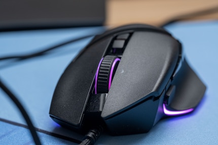 Die Maustasten der Basilisk V3 sind eher lang.