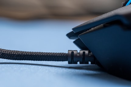 Das Kabel geht parallel zum Untergrund aus der Basilisk heraus. Besser wäre es, wenn es leicht nach oben zeigen würde.