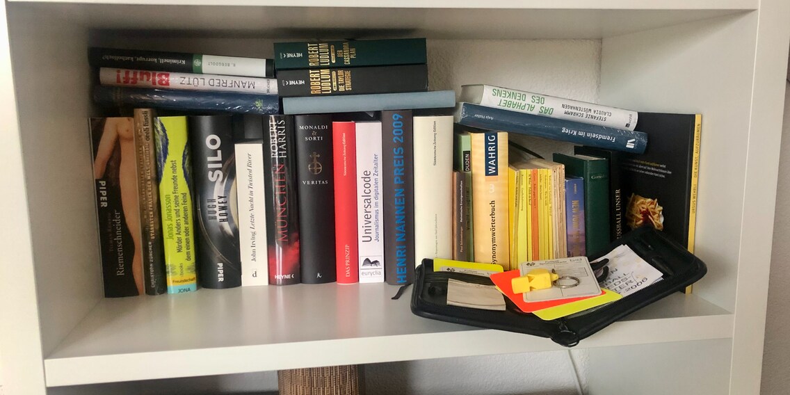 Geschenktes, Gekauftes, Gewesenes – mein Bücherregal zeigt die Phasen meines Lebens